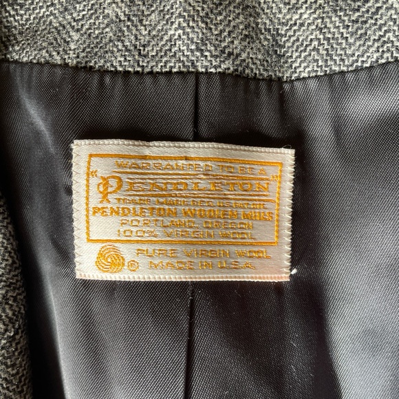 VINTAGE Pendleton 100% Virgin Wool Blazer in Gray Tweed - Picture 3 of 7
